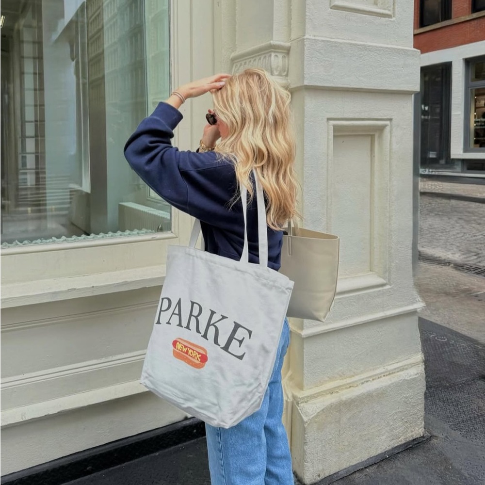 Parke NYC hotdog exclusive tote bag - Picture 9 of 9